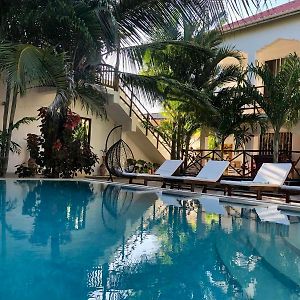Cezere The Palm Hotel